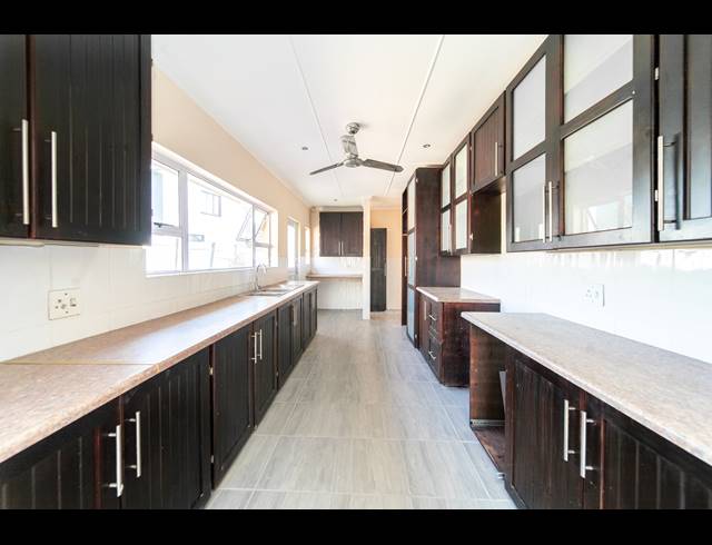 5 BEDROOM HOUSE FOR SALE IN BEACON BAY